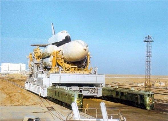 <p>Yapılan tüm harcama ve araştırmaların sonunda, "Buran" adlı mekik, 1988 yılında uzaya insansız bir uçuş gerçekleştirdi.</p>

<p> </p>
