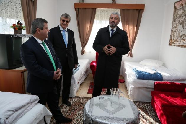 Beş günden bu yana Fatsa’da konaklayan, esnaf ve vatandaş ziyareti yapan Yılmaz, gittiği her yerde yoğun ilgiyle karşılanıyor. 