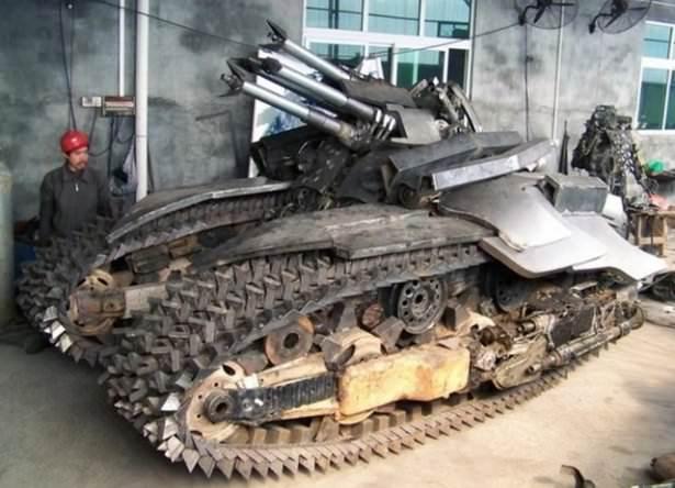 <p>5 tonluk bu çelik tank, henüz çalışmasa da görüntüleri sosyal paylaşım platformu Reddit'de yayınlanınca büyük ilgi çekti.</p>

<p> </p>
