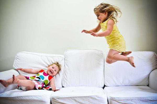<p>Çocukların koltuk tepelerinde cirit attığını, yatakta zıpladıklarını görmek her ebeveyn için alışılmış bir durumdur.</p>
