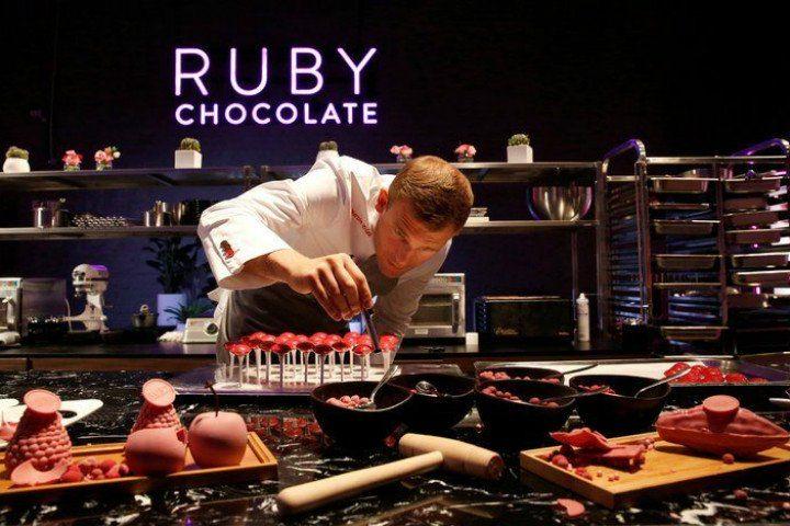 <p>Ruby çikolata türü bilim insanlarının 13 yıl süren çalışmaları neticesinde ortaya çıktı.</p>