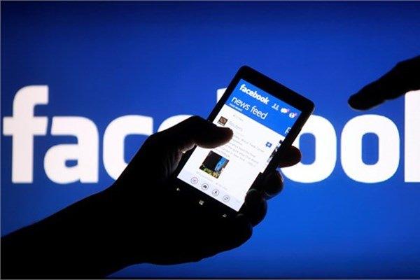 <p><strong>Dosya paylaşma</strong><br />
Facebook'taki mesaj kutusunun sağ üst köşesinde bulunan 'dosya ekle' butonu ile karşı tarafa dosya gönderebilirsiniz.</p>
