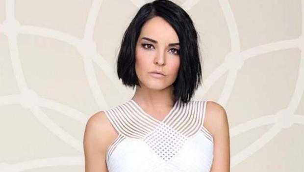 <p>2. <strong>Bengü</strong></p>
<p>Ünlü popçu 19898 yılında katıldığı Pop Show adlı program ile meşhur oldu.</p>