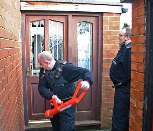<p>Evden gelen kokulardan şüphelenen komşular polise haber verice gerçek ortaya çıktı...</p>

<p> </p>
