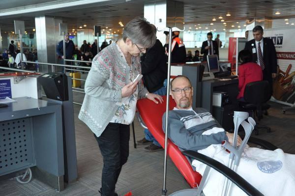 <p>Sabahın ilk ışıklarıyla birlikte henüz erken olmasına rağmen turist kafilelerinin Sultanahmet Meydanı’na geldiği görüldü.</p>