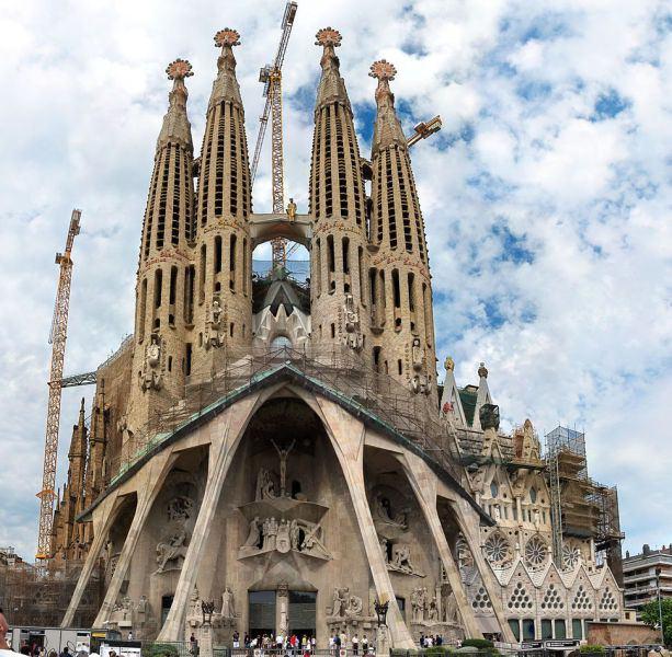 <p>Temple Sagrada Familia (Barcelona, Spain)</p>

<p> </p>
