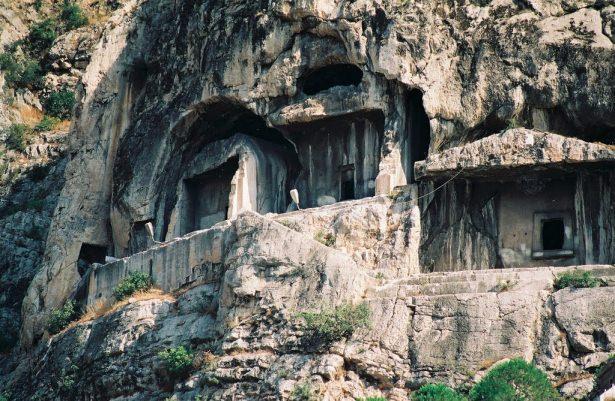 <p>1990<br />
Pontus krallarının mezarları</p>