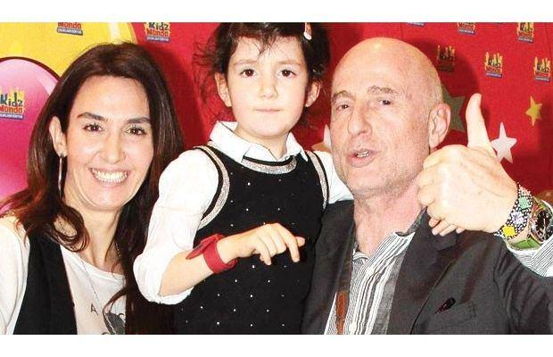<p><strong>AYŞE TOLGA VE MARSEL ESKİNAZİNİN KIZI CAN YAEL</strong></p>
<p>Annesine çok benziyor.</p>