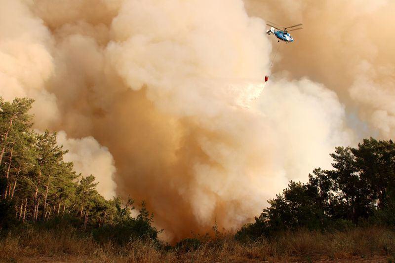 <p>Antalya'nın Kumluca ilçesinde dün akşam kontrol altına alınan orman yangını, sabah saatlerinde tekrar başladı.</p>

<p> </p>
