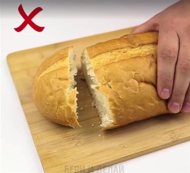 <p>Bayat ekmeği düz tarafından keserseniz eğer ufalanır.</p>
