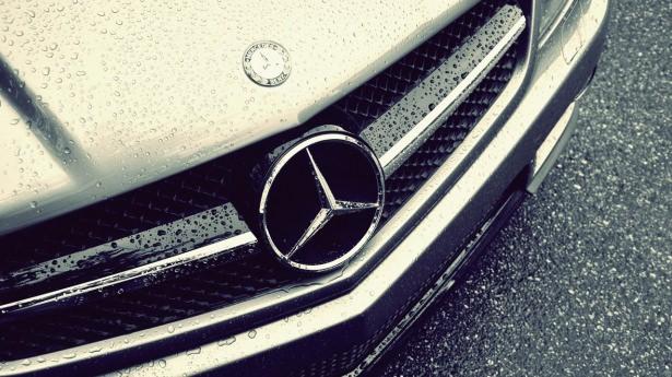 <p>MERCEDES-BENZ</p>

