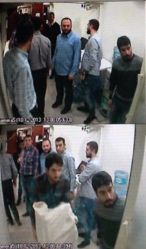 <p>Öz, önce şube müdürünün odasına giriyor.</p>
<p> </p>
