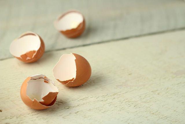 <p>Bir tane yumurtanın kabuğunda iki gram kalsiyum bulunur.</p>
