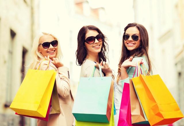<p>Eğer bir ürünün değeri 50 lirayken etiketine 100 lira normal fiyat yapıştırılıp indirim fiyatı için 30 lira yazıyorsa burada bir hile olabilir.</p>
