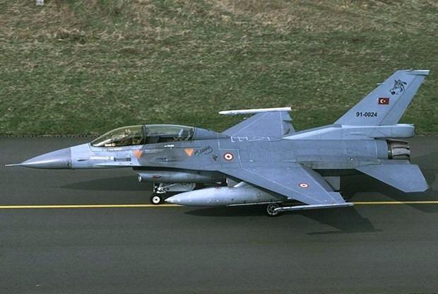 <p><strong>4 Nisan 2000, Sivas - Yıldızeli</strong><br />
<br />
F-16C uçağı aynı filodaki bir uçakla gece uçuşu sırasında Sivas'ın Yıldızeli ilçesi Belpınar köyü yakınlarında çarpıştı. Uçaktan ayrılamayan pilot şehit oldu. Paraşütle atlayan diğer pilot yaralı olarak kurtuldu.</p>
<p> </p>
<p> </p>