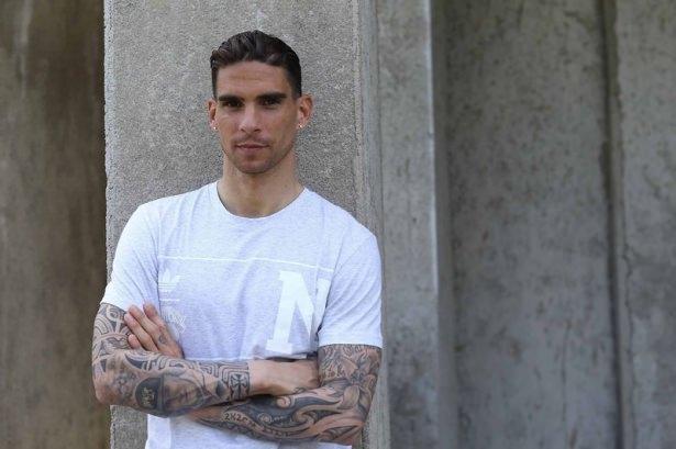 <p><strong>Devler Medjani'nin peşinde</strong><br />
<br />
Bordo-mavili ekiple sözleşmesini tek taraflı feshederek ayrılan Carl Medjani, Levante’de gösterdiği performansla La Liga ekiplerini peşine taktı.</p>