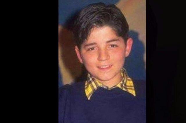 <p>'Küçük Onur’ lakaplı Onur Sarıkaya'nın o dönem meşhur olmasında Mahsum Kırmızıgül’ün desteği de büyüktü.</p>