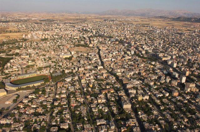 <p><strong>Adıyaman</strong></p>
<p>2015 nüfusu: 602.774 kişi.</p>
<p>2016 nüfusu: 610.484 kişi.</p>
<p>Değişim(%): 1,27</p>