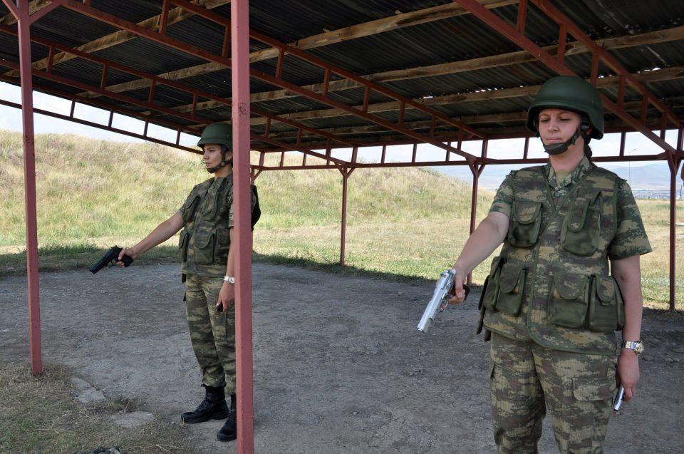 <p>Tugay Komutanlığının üst bölgelerinde önemli görevleri de dikkate alındığında araç, silah ve teçhizatın göreve hazır halde bulundurulması, arızalandığında ise doğru ve hızlı şekilde müdahale edilmesi, bölgedeki hareket kabiliyetimizi ve ateş desteğimizi etkileyeceğinden sorumluluğumuz çok büyük.</p>
