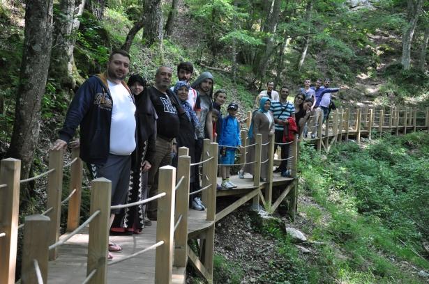 <p>Dönüş yolu üzerinde ise Dupnisa Mağarası görülmesi gereken mekanların başında geliyor. Yol üzerindeki muhteşem manzaraların da tadını da çıkartabilirsiniz. </p>
