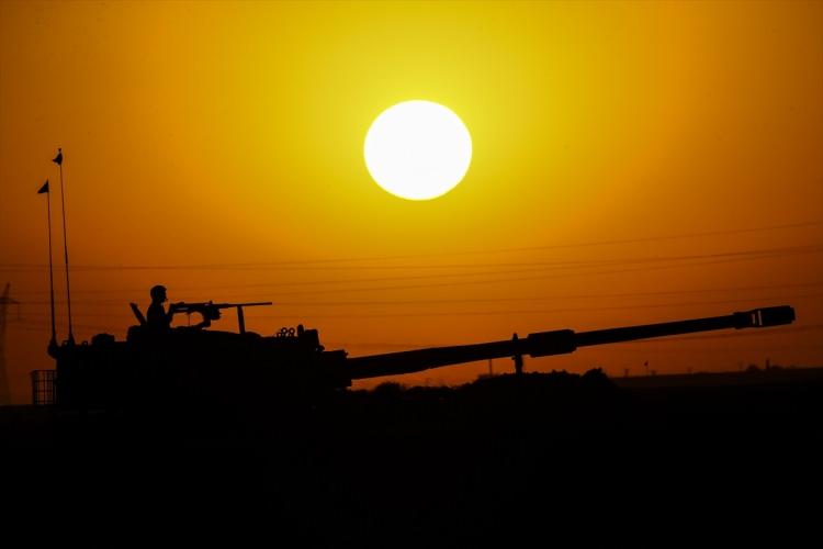 <p>Türkiye’nin farklı illerindeki askeri birliklerden trenle nakledilen araçlar, İskenderun Garı’na geldi.</p>