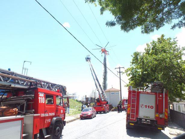 <p>Hadımköy'de bir firmanın ütü deposunda yangın çıktı. İtfaiye ekipleri yangına müdahale ediyor.</p>
