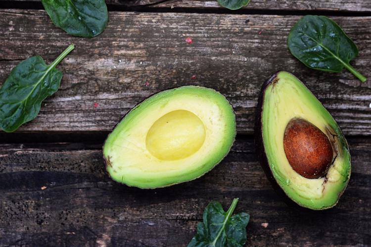 <p>100 gram avokado, pek çok vitamin ve mineralin günlük tavsiye edilen miktarını önemli oranda karşılıyor.</p>
