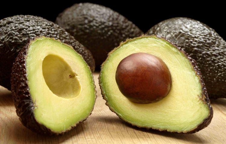 <p>Avokado 20 değişik vitamin, mineral ve Omega 3 yağları ile besin değeri açısından çok kıymetli. </p>