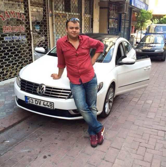 <p><strong><span style="color:#FFFFFF">Abdulhekim Buğda</span></strong><br />
<span style="color:rgb(255, 255, 255)">TGS yer hizmetleri çalışanı Abdulhekim Buğda, Atatürk Havalimanı'nda meydana gelen bombalı saldırıda hayatını kaybetti. Doğu Türkistan uyruklu Buğda'nın patlamadan sonra facebook hesabından "güvendeyiz" şeklinde bildirimde bulunduğu ortaya çıktı.</span></p>
