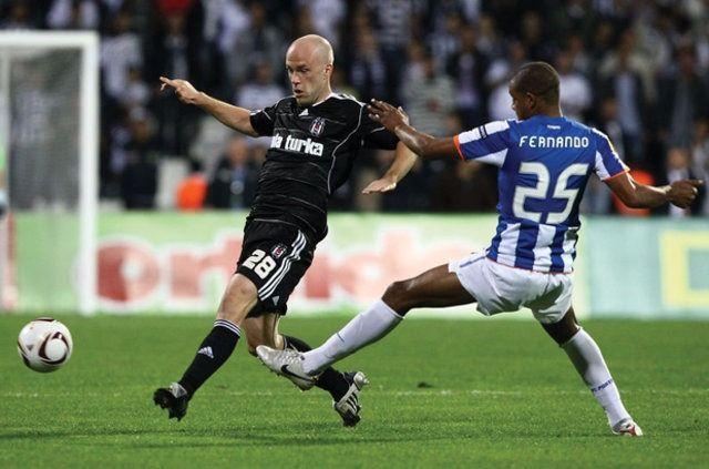 <p>"Beşiktaş'ı sahada oynatan sanki seyirciydi. İnanılmaz anlar yaşadım. Bunu söylerken bile tüylerim diken diken oluyor. Sanki içlerindeki şeytanı çıkarmak için trans halindeymiş izlenimini veriyorlardı."</p>
<p> </p>