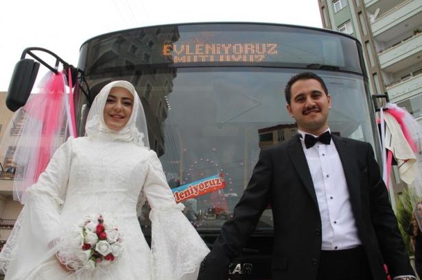 <p>Ondokuz Mayıs Üniversitesi Endüstri Mühendisliği Bölümünü bitiren 23 yaşındaki Mehmet Koçoğlu ile geçen yıl halk otobüsünde tanıştığı, aynı bölümde öğrenim gören 22 yaşındaki Sibel Aslan, evlenmeye karar verdi.</p>

