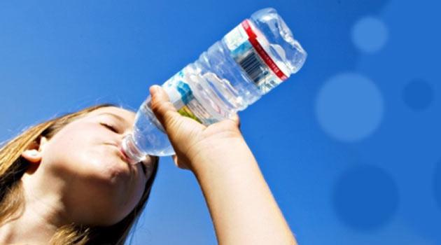 <p>Vücudumuzda dengesi birçok organ tarafından sağlanan su, özellikle yaz aylarında yeterli miktarda tüketilmediğinde; </p>
