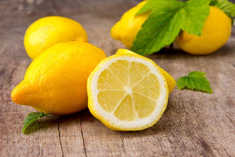 <p><strong>Limon</strong></p>

<p>Birçok hamile kadının limon yediğine ya da suyunu içtiğine şahit olmuşsunuzdur. </p>
