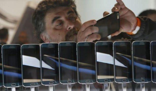 <p><strong>VIDEODA 4K DÖNEMİ BAŞLADI</strong><br />
Cep telefonları artık 4K video kaydı yapabiliyor. Bu özellik Galaxy S6, Galaxy S6 Edge, HTC One M9, Sony Xperia Z3 ve LG’nin G3 modelinde mevcut. iPhone’un son modelleri 1080 Full HD kayıt yapıyor.</p>
