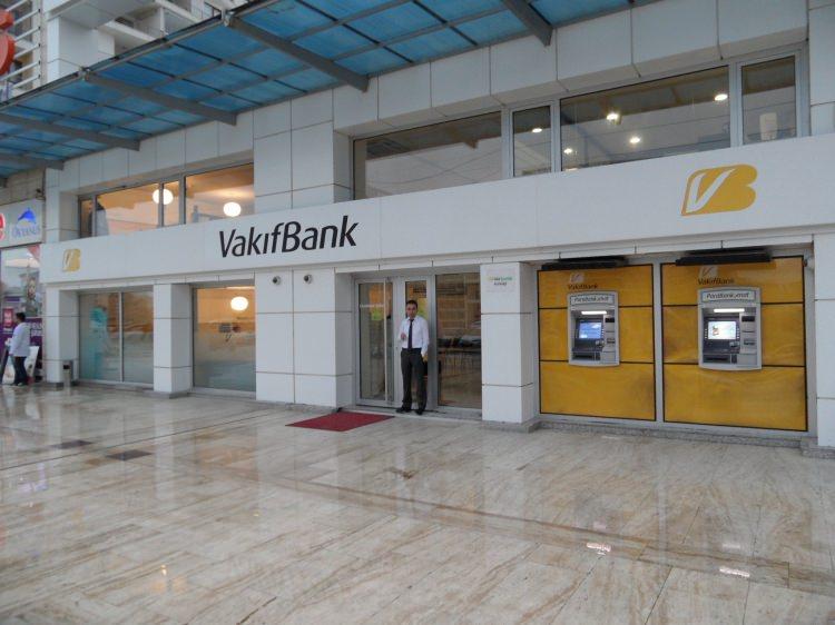 <p>VakıfBank, mevcut ve yeni VakıfBank KOBİ müşterileri için geçerli kampanya kapsamında yüzde 0,98 faiz oranı ve 36 aya kadar vade imkanıyla 100 bin liraya kadar kredi sunuyor. </p>
