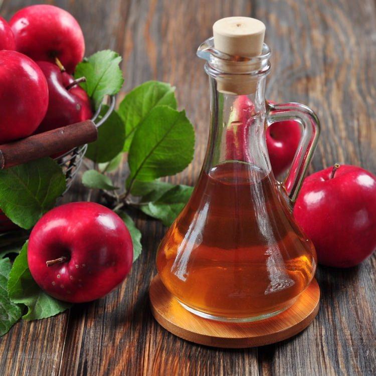 <p>Beyaz sirke yüksek oranda asit içerdiği için bozulmaz. Ancak bu, katkı maddesi içeren normal sirkeler (örneğin koyu balsamik) için geçerli değil. </p>