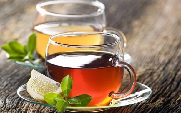 <p>Çay</p>
<p>Diş rahatsızlıklarına ve kalbe fayda sağlıyor.</p>