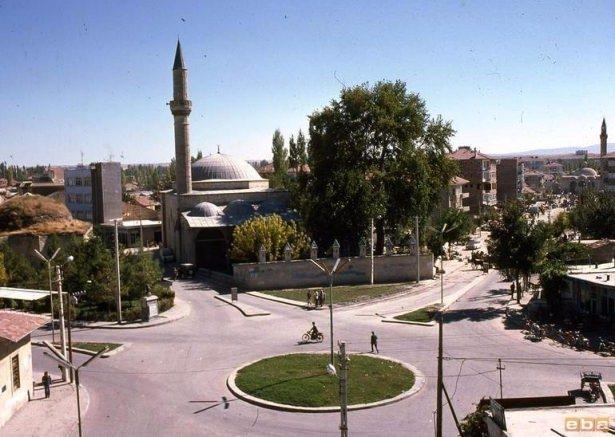 <p>Karaman</p>

<p>106 Öğretmen</p>

<p><a href="http://www.haber7.com/foto-galeri/40159-iste-kamuda-ihrac-edilenlerin-tam-listesi/p1" target="_blank"><strong><span style="color:rgb(255, 215, 0)">İŞTE İHRAÇ EDİLENLERİN TAM LİSTESİ</span></strong></a></p>
