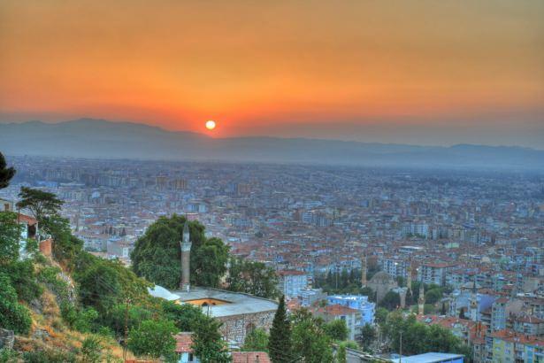 <p>Manisa</p>

<p>878 Öğretmen</p>

<p><a href="http://www.haber7.com/foto-galeri/40159-iste-kamuda-ihrac-edilenlerin-tam-listesi/p1" target="_blank"><strong><span style="color:rgb(255, 215, 0)">İŞTE İHRAÇ EDİLENLERİN TAM LİSTESİ</span></strong></a></p>
