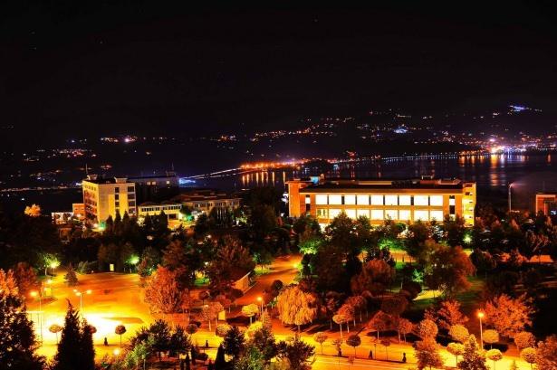 <p>Sakarya</p>

<p>376 Öğretmen</p>

<p><a href="http://www.haber7.com/foto-galeri/40159-iste-kamuda-ihrac-edilenlerin-tam-listesi/p1" target="_blank"><strong><span style="color:rgb(255, 215, 0)">İŞTE İHRAÇ EDİLENLERİN TAM LİSTESİ</span></strong></a></p>
