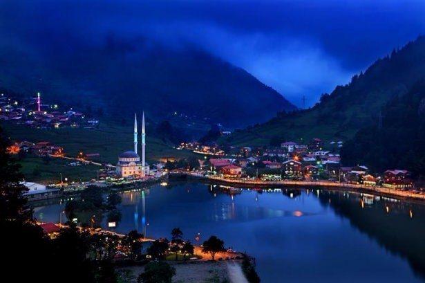 <p>Trabzon</p>
<p>281 Öğretmen</p>
<p><a href="http://www.haber7.com/foto-galeri/40159-iste-kamuda-ihrac-edilenlerin-tam-listesi/p1" target="_blank"><strong><span style="color:rgb(255, 215, 0)">İŞTE İHRAÇ EDİLENLERİN TAM LİSTESİ</span></strong></a></p>
<p> </p>