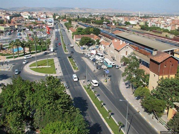 <p><strong>Balıkesir</strong><br />
<br />
FB: % 34<br />
GS: % 32<br />
BJK: % 22</p>
