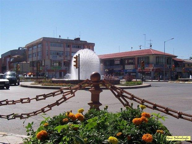 <p><strong>Erzincan</strong><br />
<br />
GS: % 39<br />
FB: % 31<br />
BJK: % 18</p>
