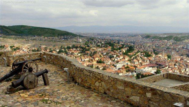 <p>Kastamonu</p>

<p> </p>

<p>FB: % 36</p>

<p>GS: % 34</p>

<p>BJK: % 21</p>
