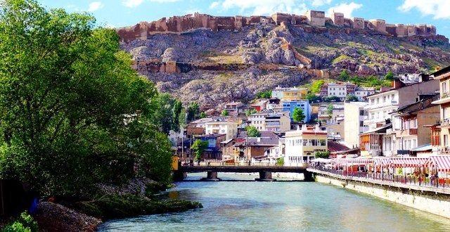 <p><strong>Bayburt</strong></p>
<p>Kayıtlı Suriyeli: 42</p>
<p>Şehir Nüfusu: 90,154</p>
<p>İl nüfusu ile karşılaştırma yüzdesi: 0.05</p>