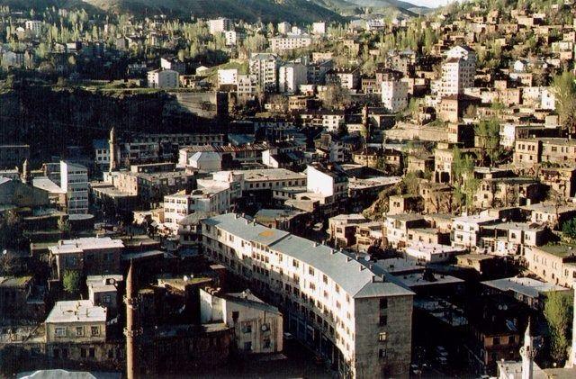 <p><strong>Bitlis</strong></p>
<p>Kayıtlı Suriyeli: 737</p>
<p>Şehir Nüfusu: 341,225</p>
<p>İl nüfusu ile karşılaştırma yüzdesi: 0.22</p>