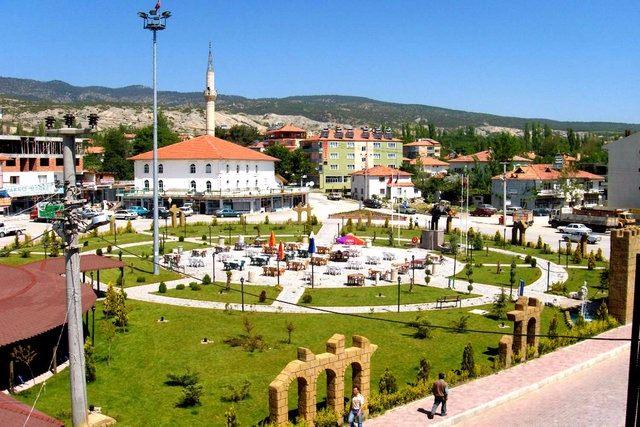<p><strong>Burdur</strong></p>
<p>Kayıtlı Suriyeli: 8,055</p>
<p>Şehir Nüfusu: 261,401</p>
<p>İl nüfusu ile karşılaştırma yüzdesi: 3.08</p>