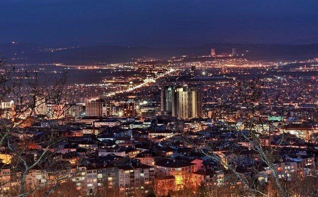 <p><strong>Bursa</strong></p>
<p>Kayıtlı Suriyeli: 149 bin 394</p>
<p>Şehir Nüfusu: 2,901,396</p>
<p>İl nüfusu ile karşılaştırma yüzdesi: 3.67</p>