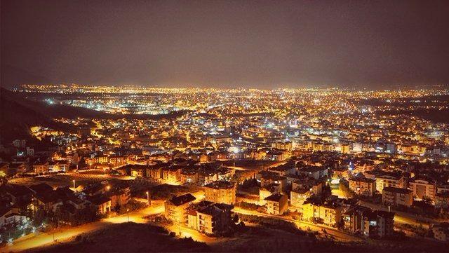 <p><strong>Denizli</strong></p>
<p>Kayıtlı Suriyeli: 7,842</p>
<p>Şehir Nüfusu: 1,005,687</p>
<p>İl nüfusu ile karşaştırma yüzdesi: 0.78</p>