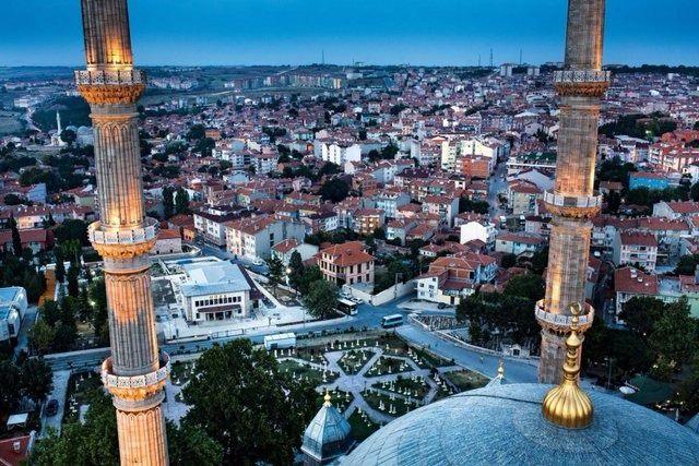 <p><strong>Edirne</strong></p>
<p>Kayıtlı Suriyeli: 6,511</p>
<p>Şehir Nüfusu: 401,701</p>
<p>İl nüfusu ile karşılaştırma yüzdesi: 1.62</p>